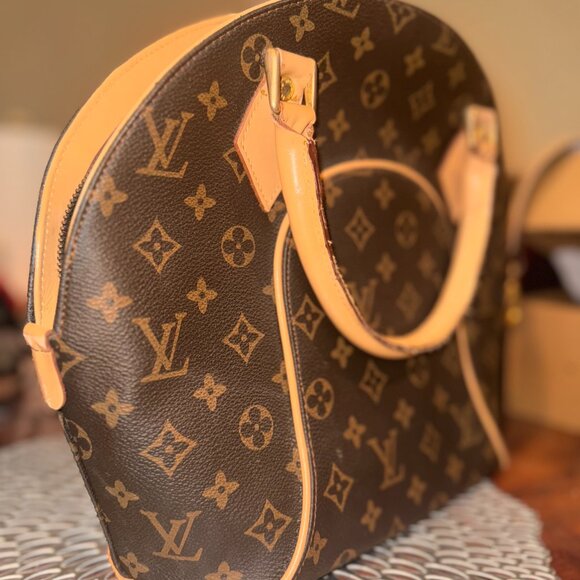 Monogram Canvas Ellipse MM Handbag - Hardly Used, Good Condition - Picture 3 of 5